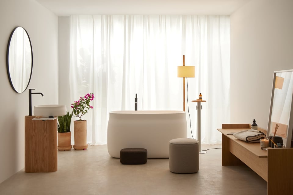 Bathtub Materials and Finishes That Enhance an Upscale Bathroom
