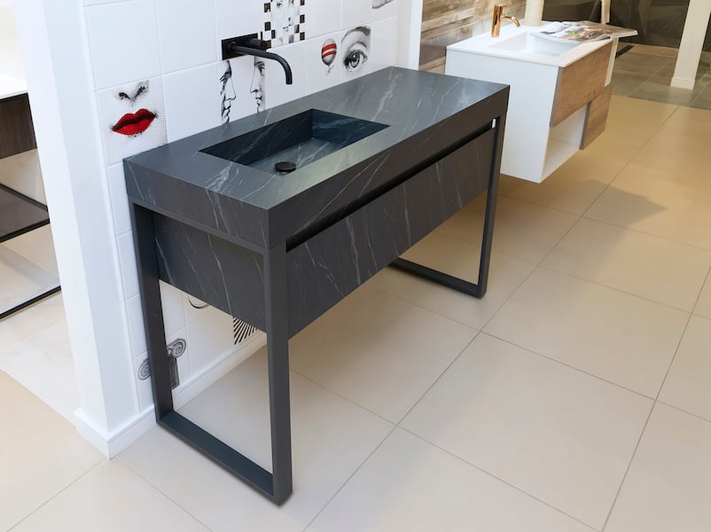 Urban Legstand Vanity