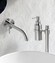 Poli bathtub with accessories