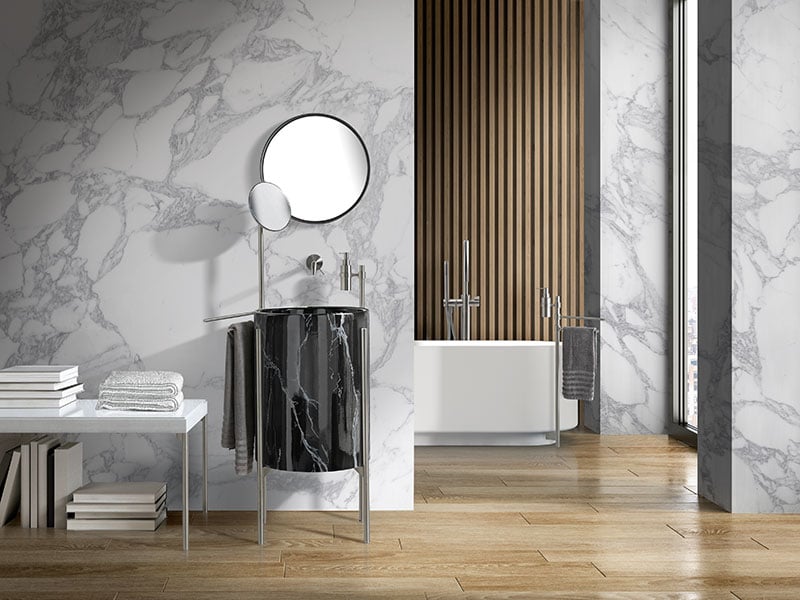 Poli tub with marble accesories