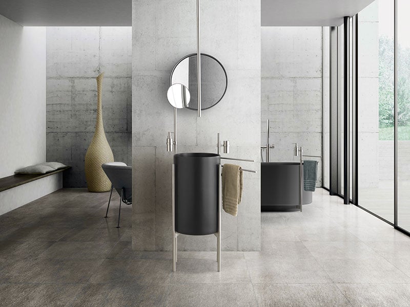 Poli black freestanding bathtub