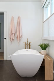 60 inch Chelsea luxury bathtub with gold tub filler
