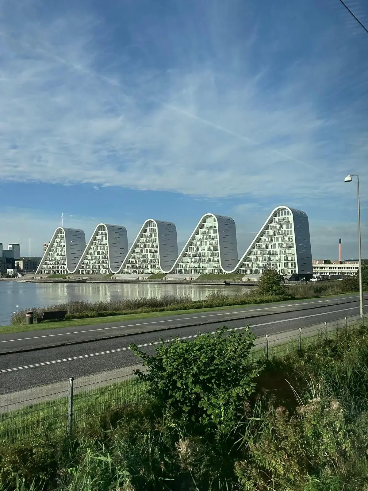 Wave-Shaped Architecture