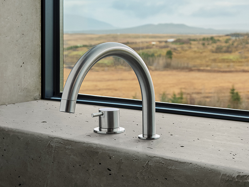 VOLA SC7 tub filler